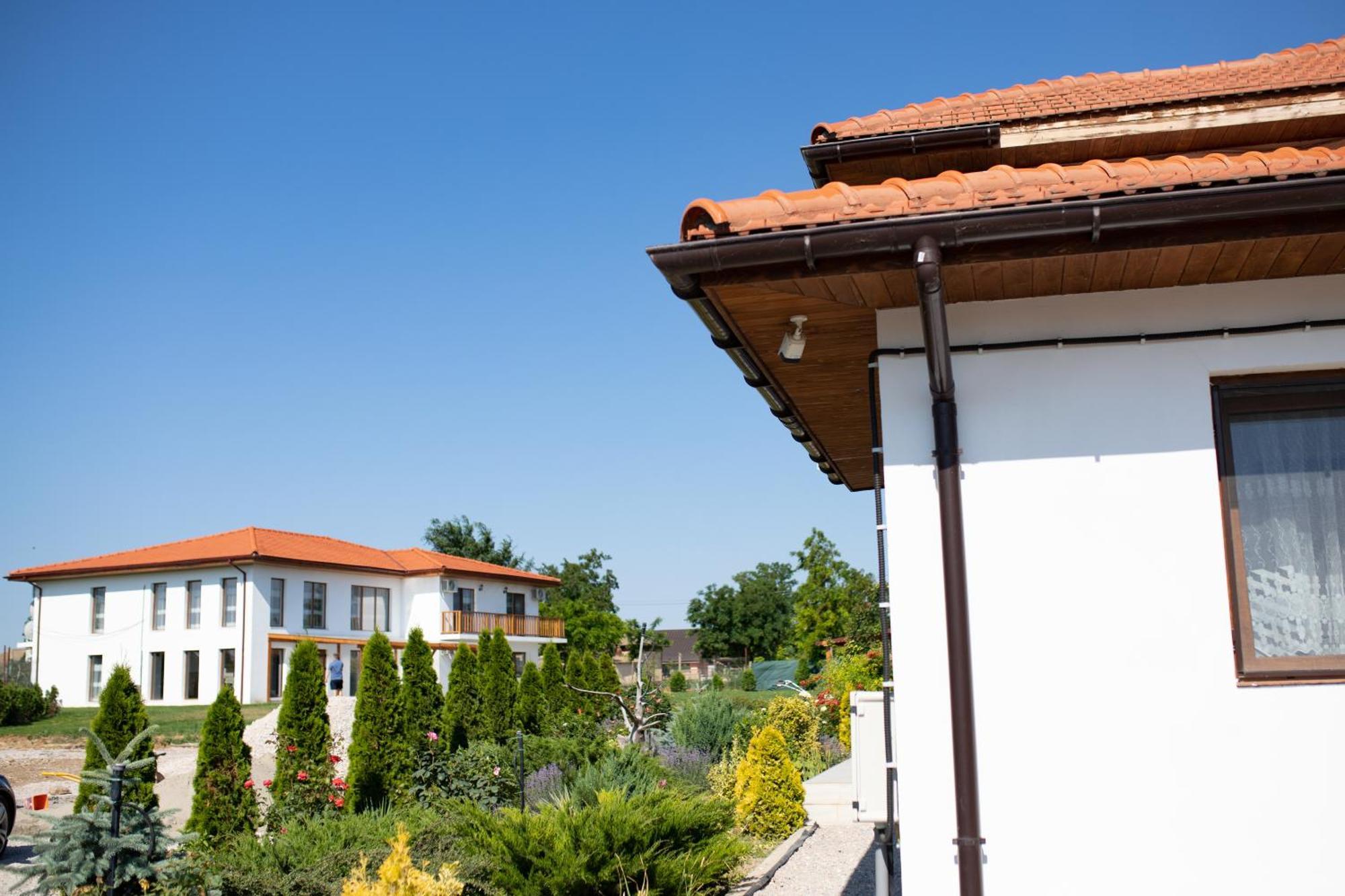 Sarinasuf Pensiunea Paradiso מראה חיצוני תמונה